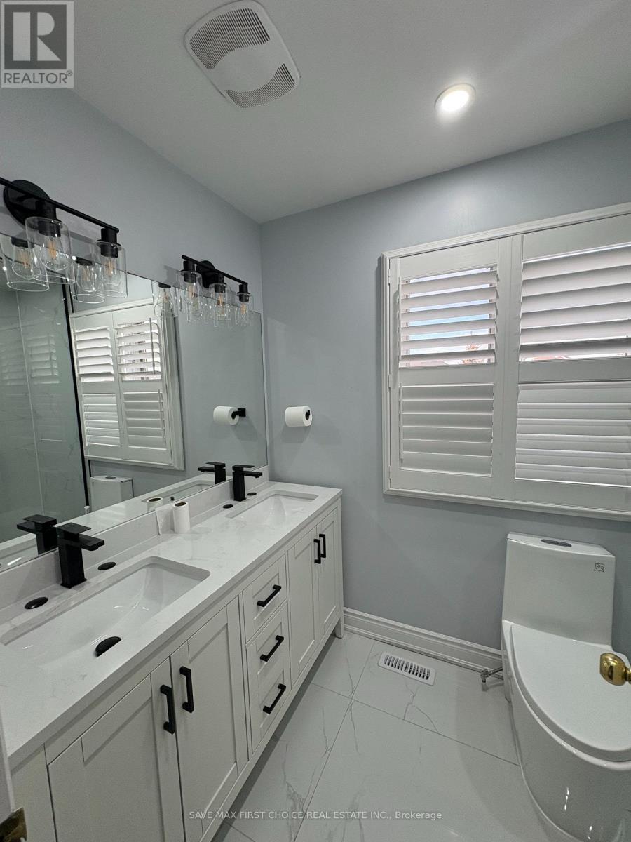 3395 Scotch Pine Gate, Mississauga, ON - Indoor Photo Showing Bathroom