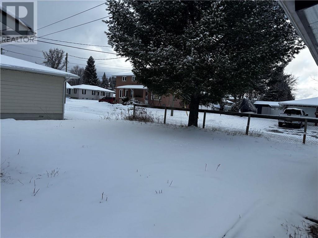 80 Main Street E, Chelmsford, ON - Outdoor