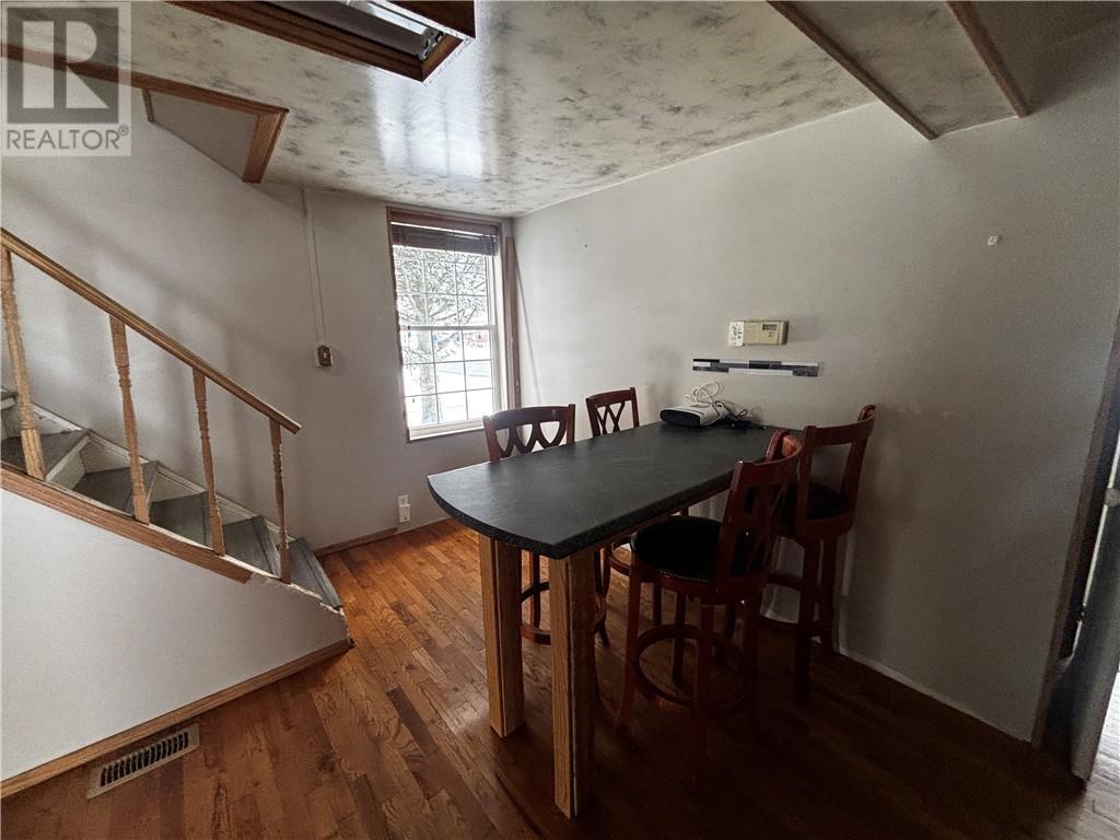 80 Main Street E, Chelmsford, ON - Indoor Photo Showing Dining Room