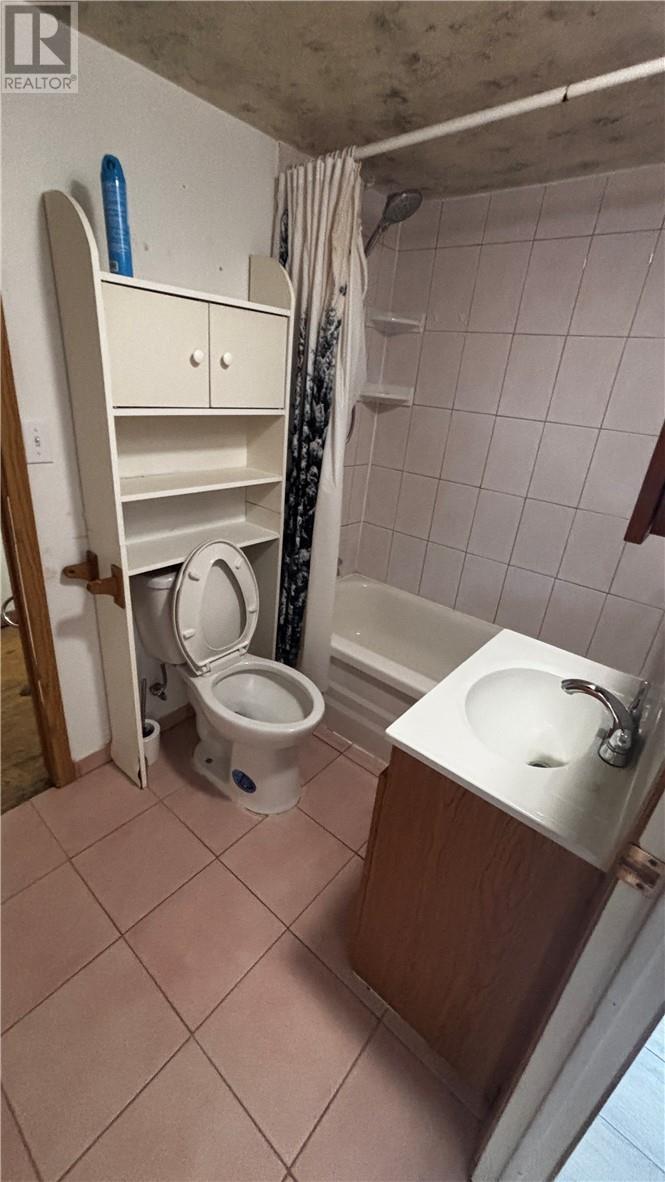 80 Main Street E, Chelmsford, ON - Indoor Photo Showing Bathroom