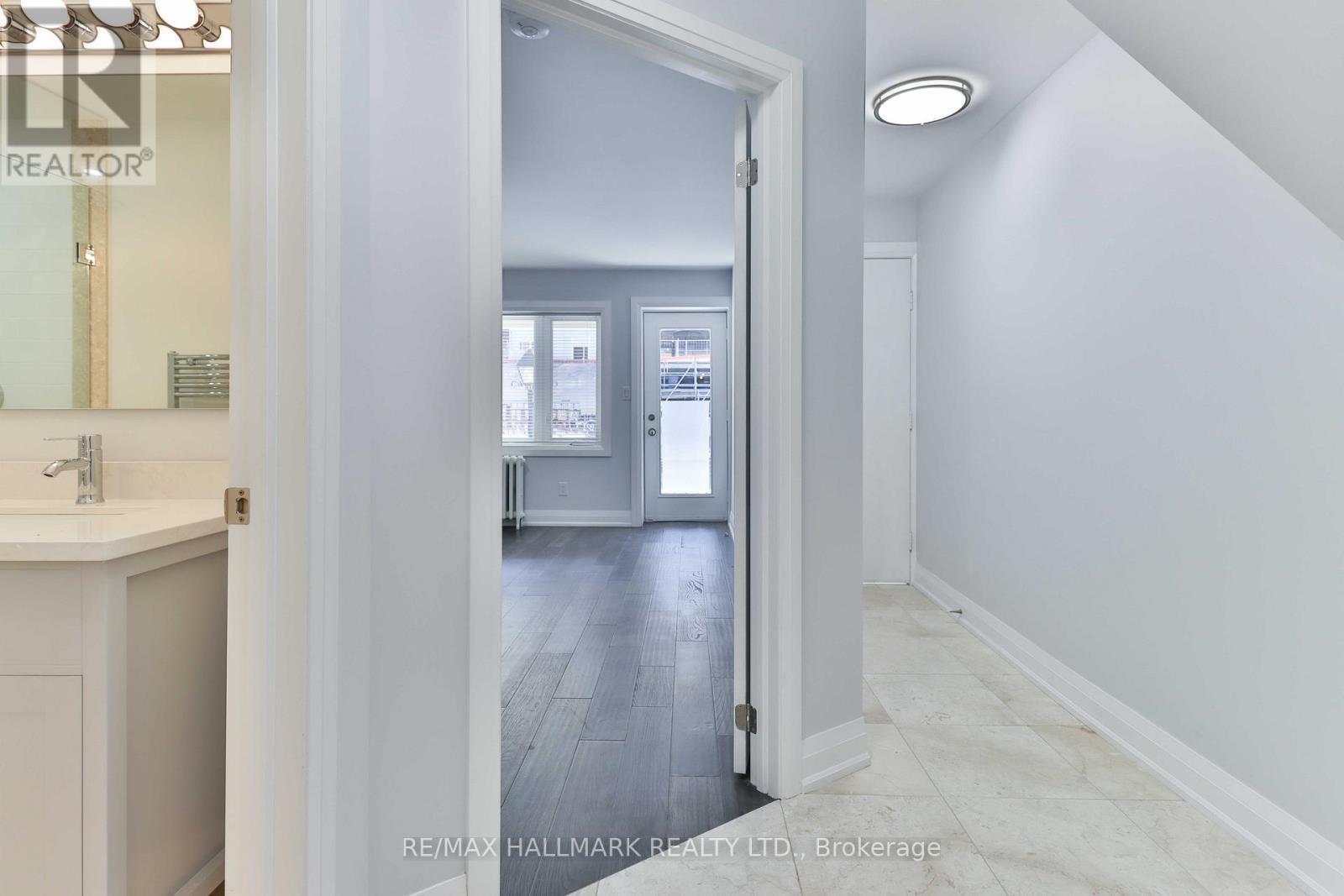 Main - 880 College Street, Toronto, ON - Indoor Photo Showing Bathroom