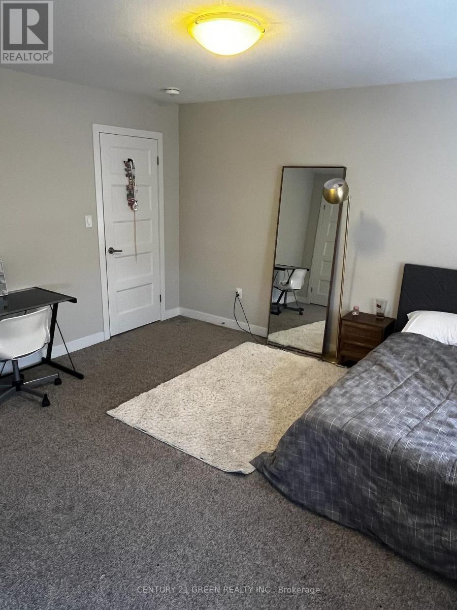 # 57 - 902 West Village Square, London North, ON - Indoor Photo Showing Bedroom