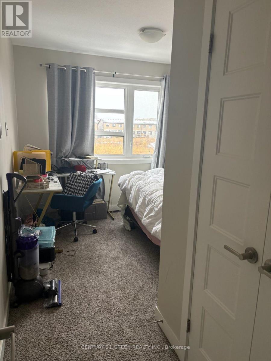 # 57 - 902 West Village Square, London North, ON - Indoor Photo Showing Bedroom