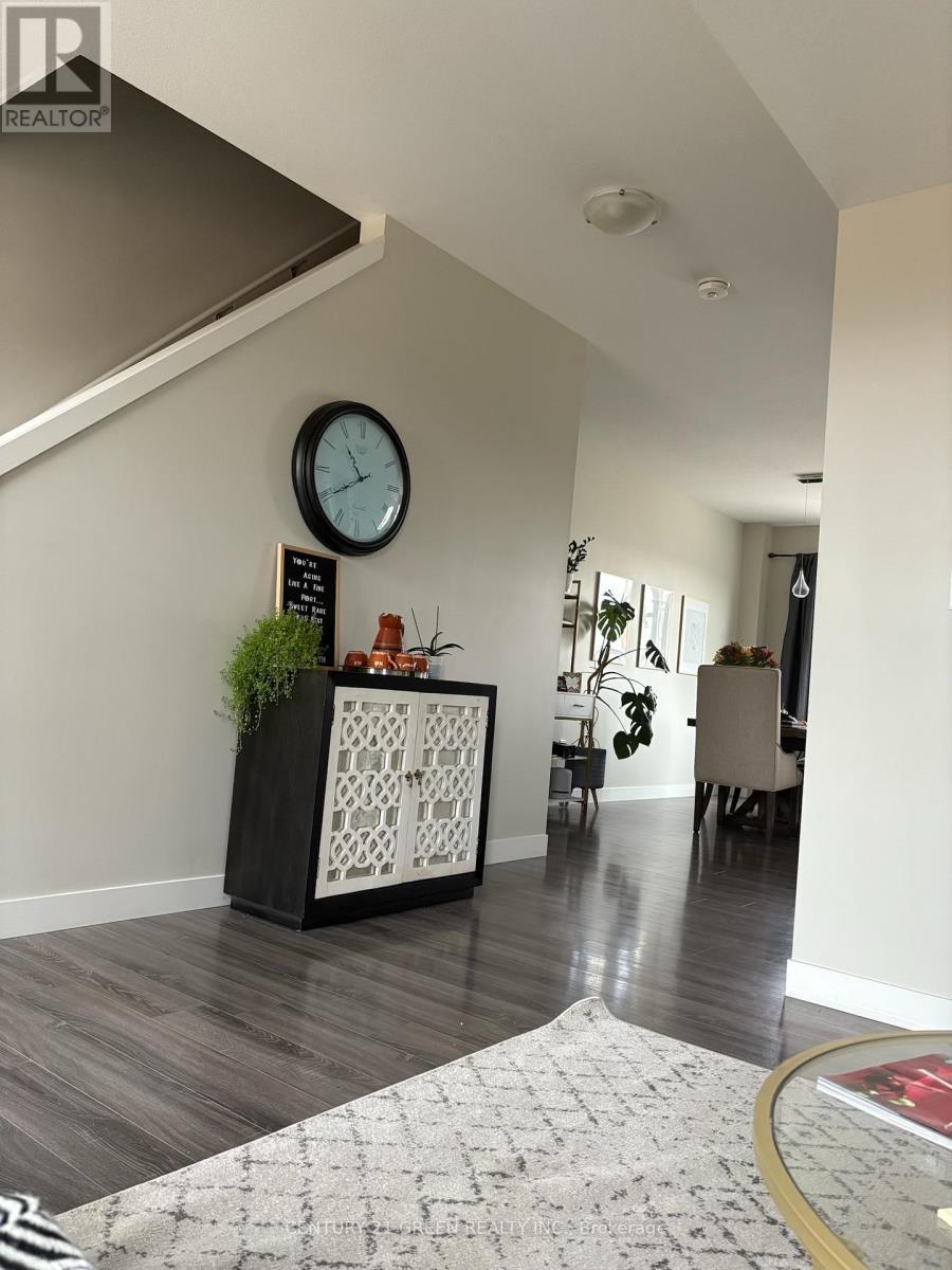 # 57 - 902 West Village Square, London North, ON - Indoor