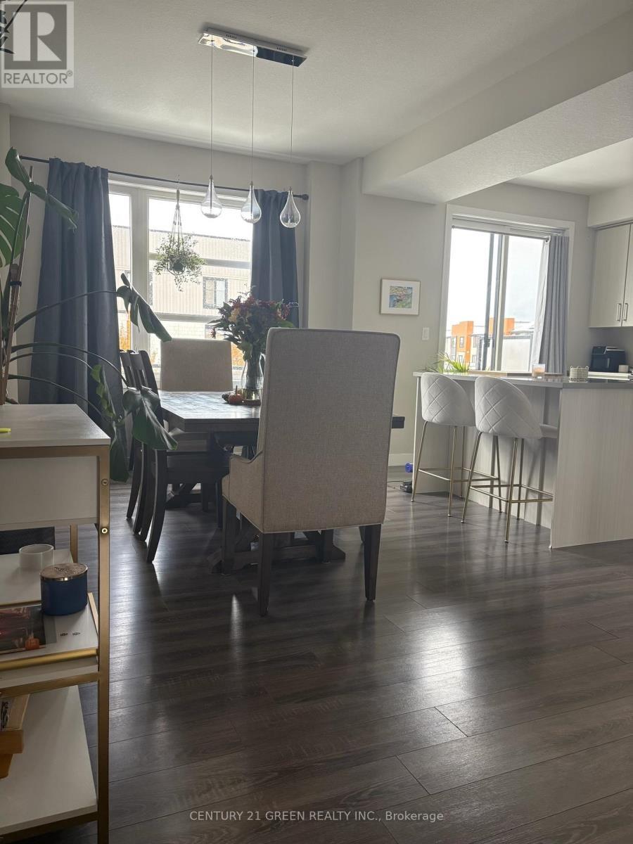 # 57 - 902 West Village Square, London North, ON - Indoor Photo Showing Dining Room