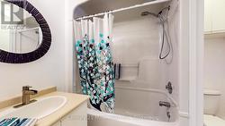 Lower Level 4-pce bath -