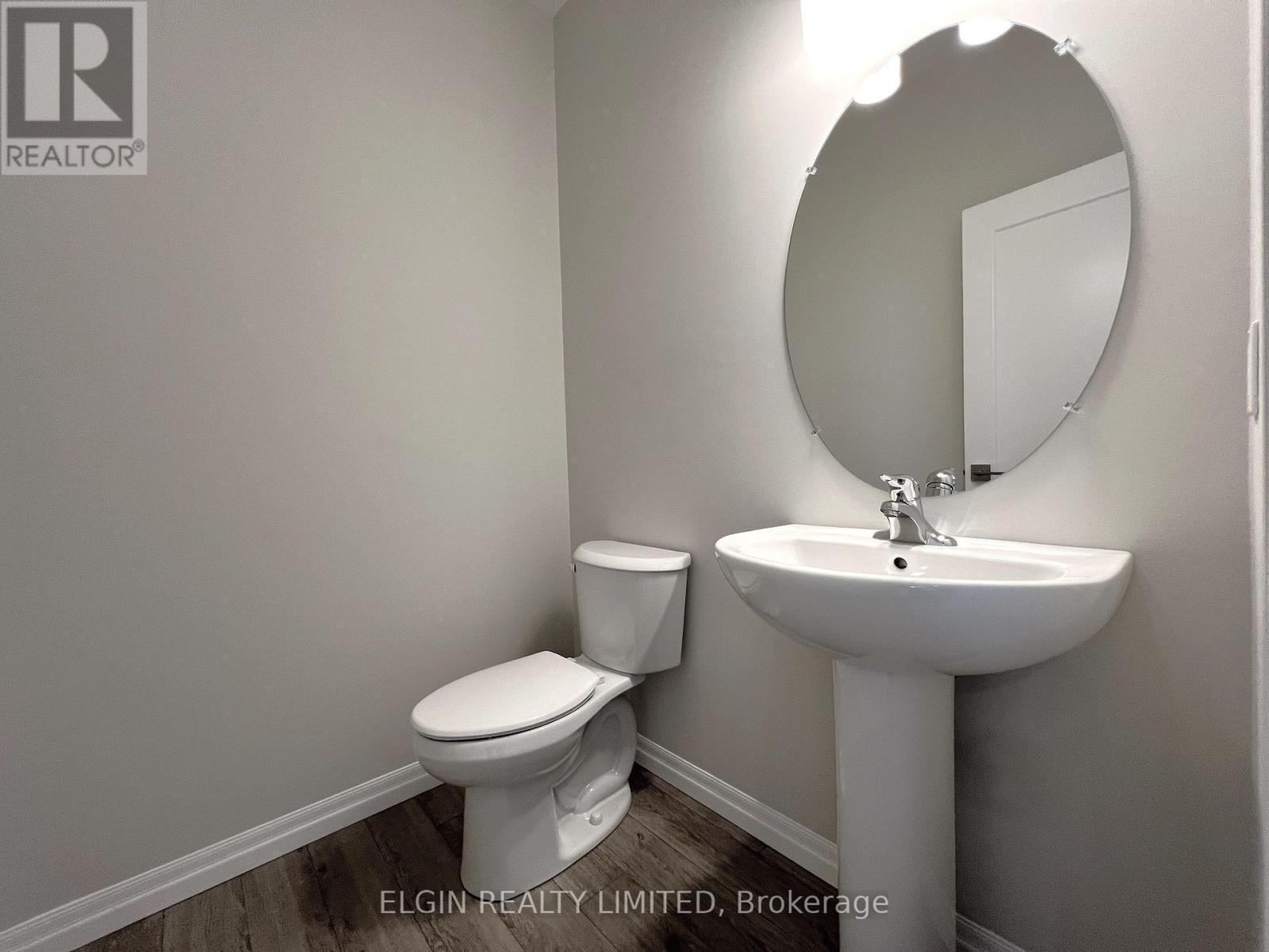 73 Braun Avenue, Tillsonburg, ON - Indoor Photo Showing Bathroom