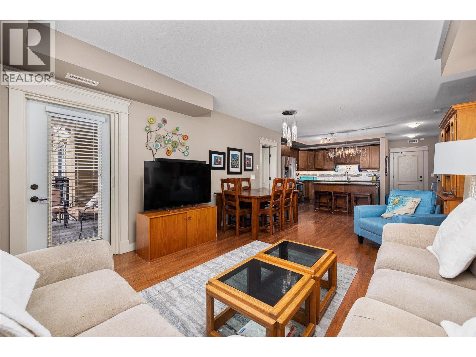 2070 Boucherie Road Unit# 403, Westbank, BC - Indoor Photo Showing Living Room
