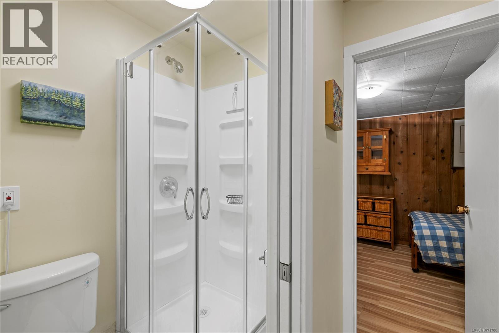 1870 Deerborne Pl, Nanaimo, BC - Indoor Photo Showing Bathroom