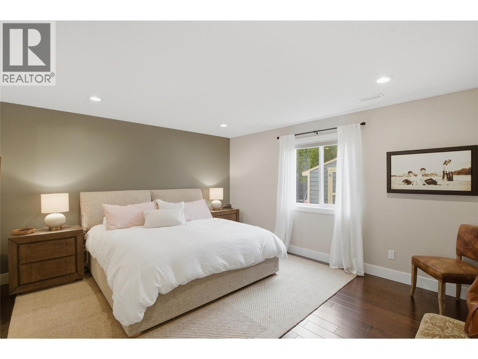 2780 Beachmount Crescent, Kamloops, BC - Indoor Photo Showing Bedroom