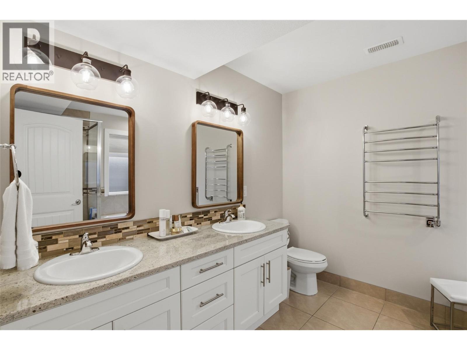 2780 Beachmount Crescent, Kamloops, BC - Indoor Photo Showing Bathroom