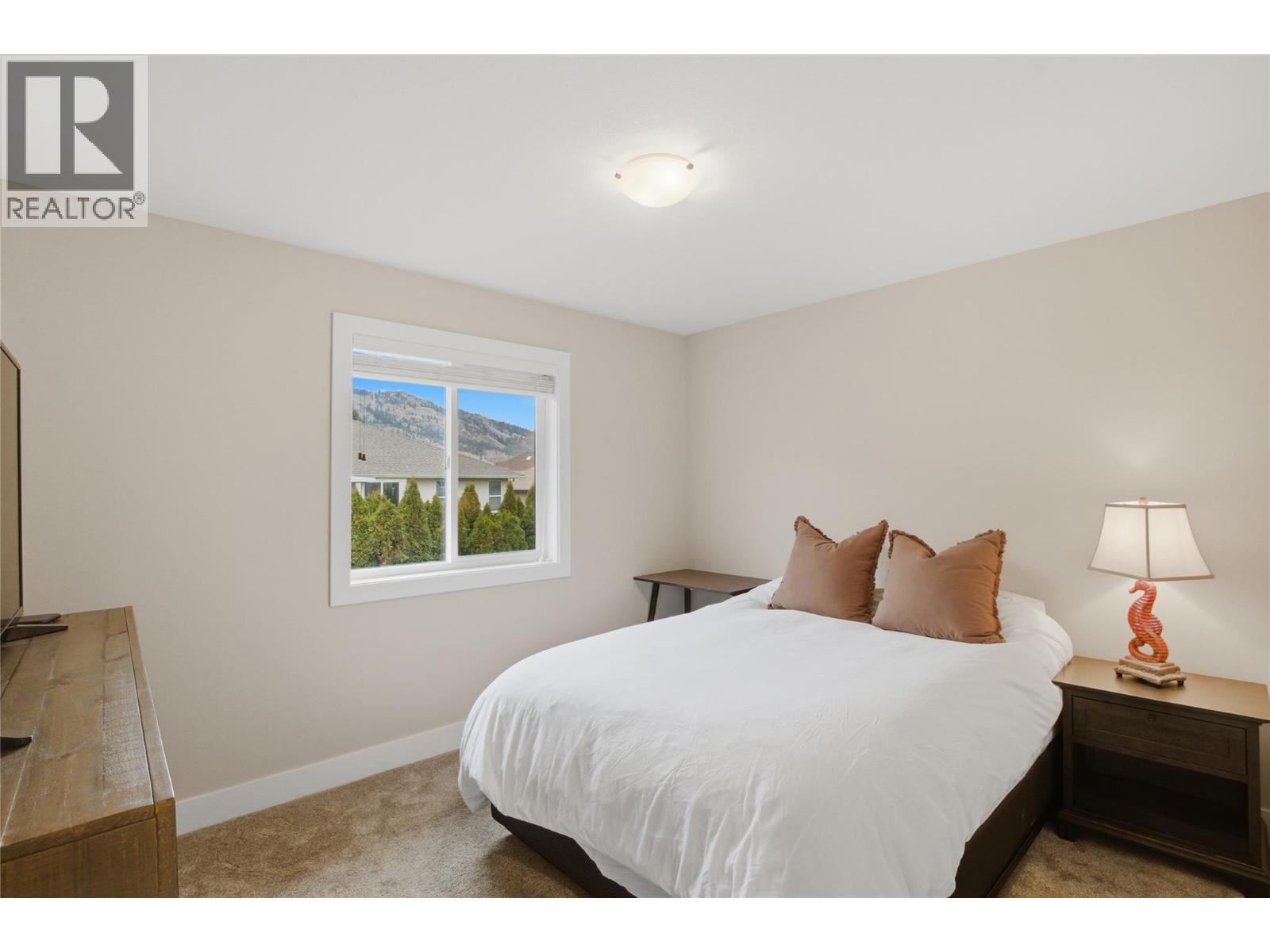 2780 Beachmount Crescent, Kamloops, BC - Indoor Photo Showing Bedroom