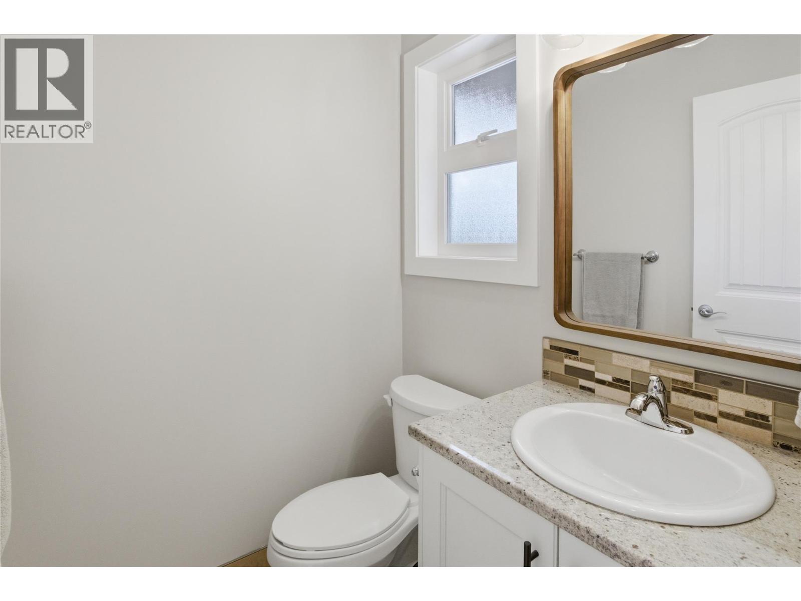 2780 Beachmount Crescent, Kamloops, BC - Indoor Photo Showing Bathroom