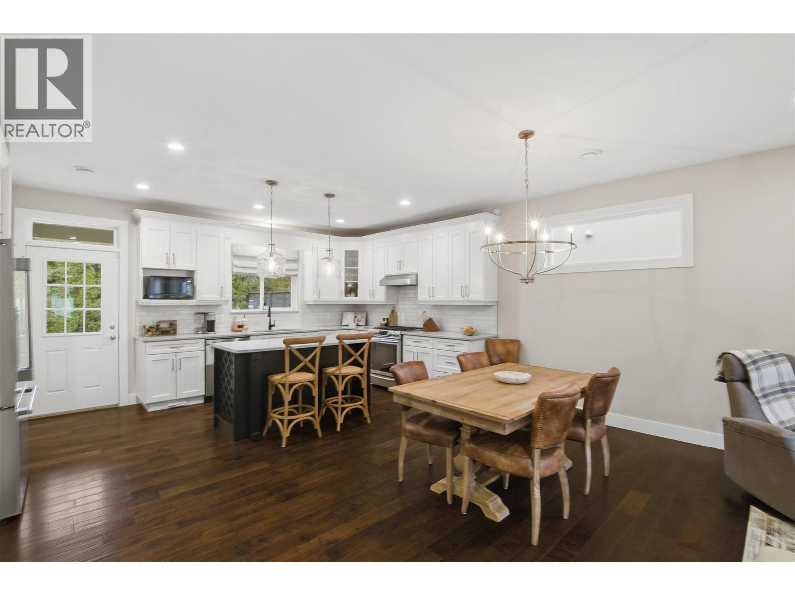 2780 Beachmount Crescent, Kamloops, BC - Indoor