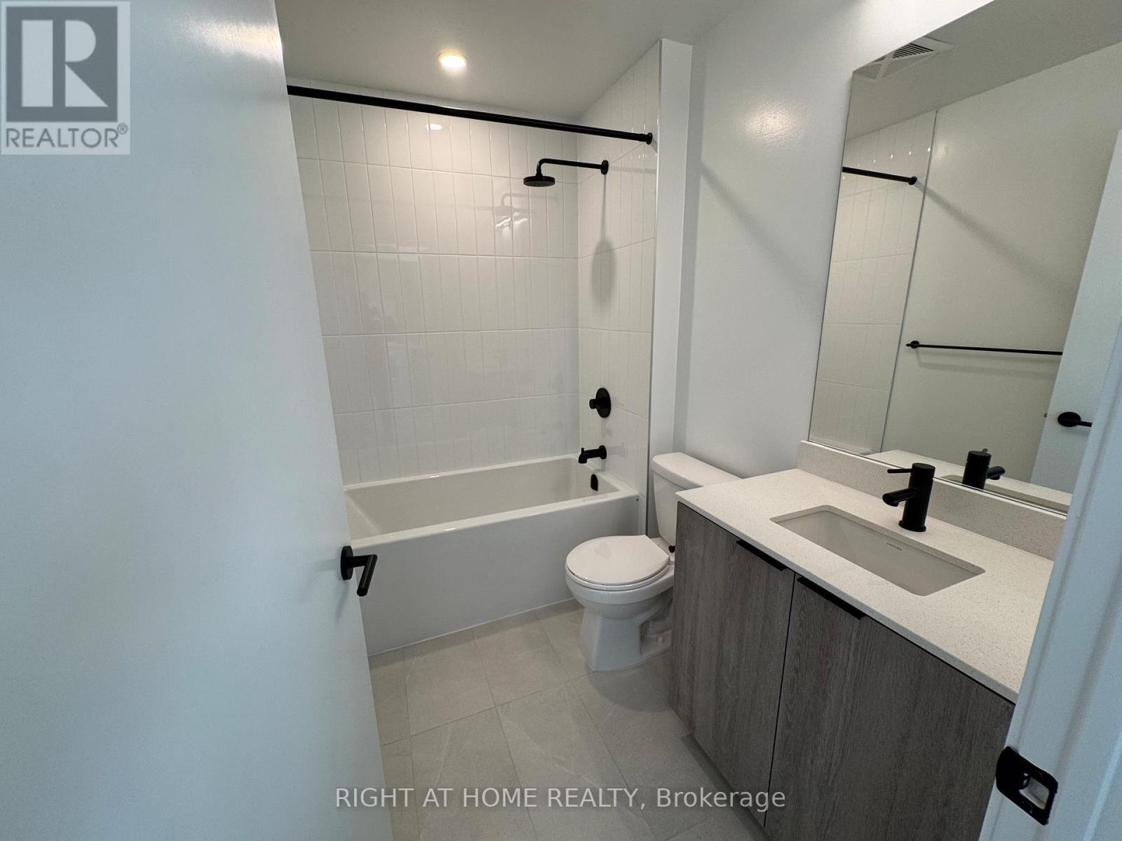 1906 - 2495 Eglinton Avenue W, Mississauga, ON - Indoor Photo Showing Bathroom