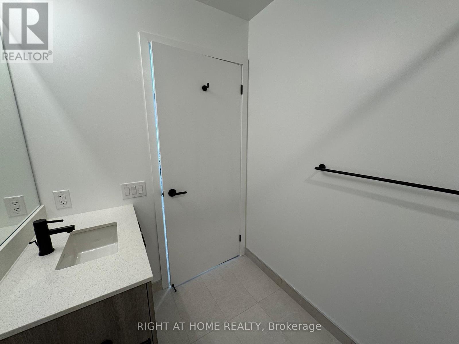 1906 - 2495 Eglinton Avenue W, Mississauga, ON - Indoor Photo Showing Other Room