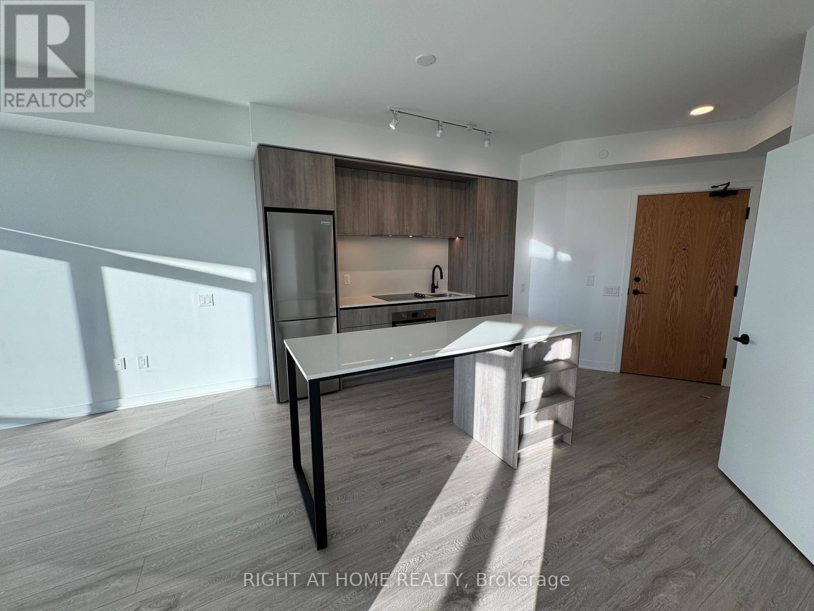 1906 - 2495 Eglinton Avenue W, Mississauga, ON - Indoor