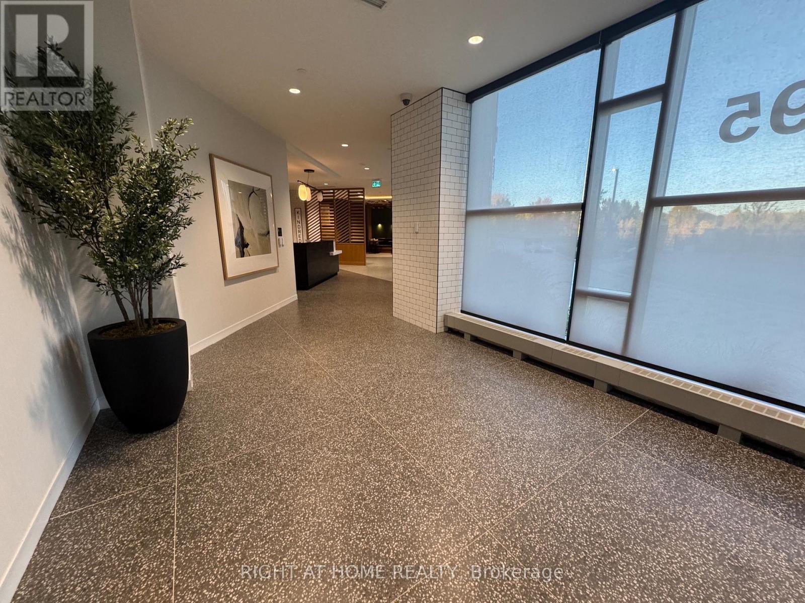 1906 - 2495 Eglinton Avenue W, Mississauga, ON - Indoor Photo Showing Other Room