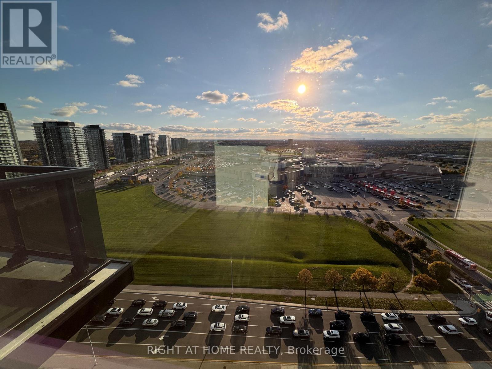 1906 - 2495 Eglinton Avenue W, Mississauga, ON - Outdoor With View
