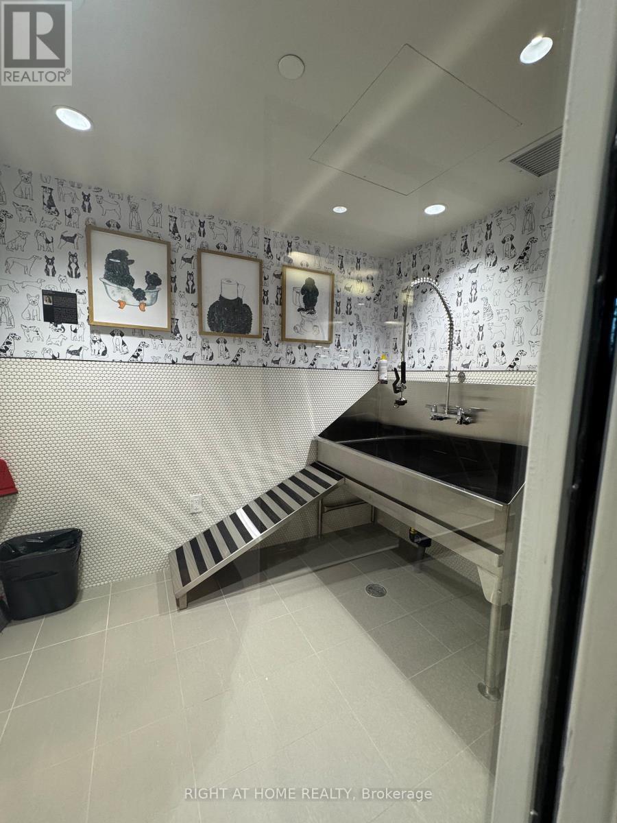 1906 - 2495 Eglinton Avenue W, Mississauga, ON - Photo Showing Other Room