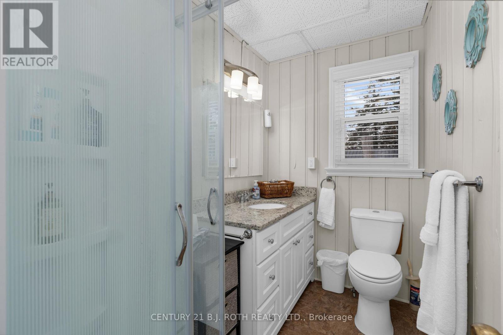 239 Avery Point Road, Kawartha Lakes, ON - Indoor Photo Showing Bathroom