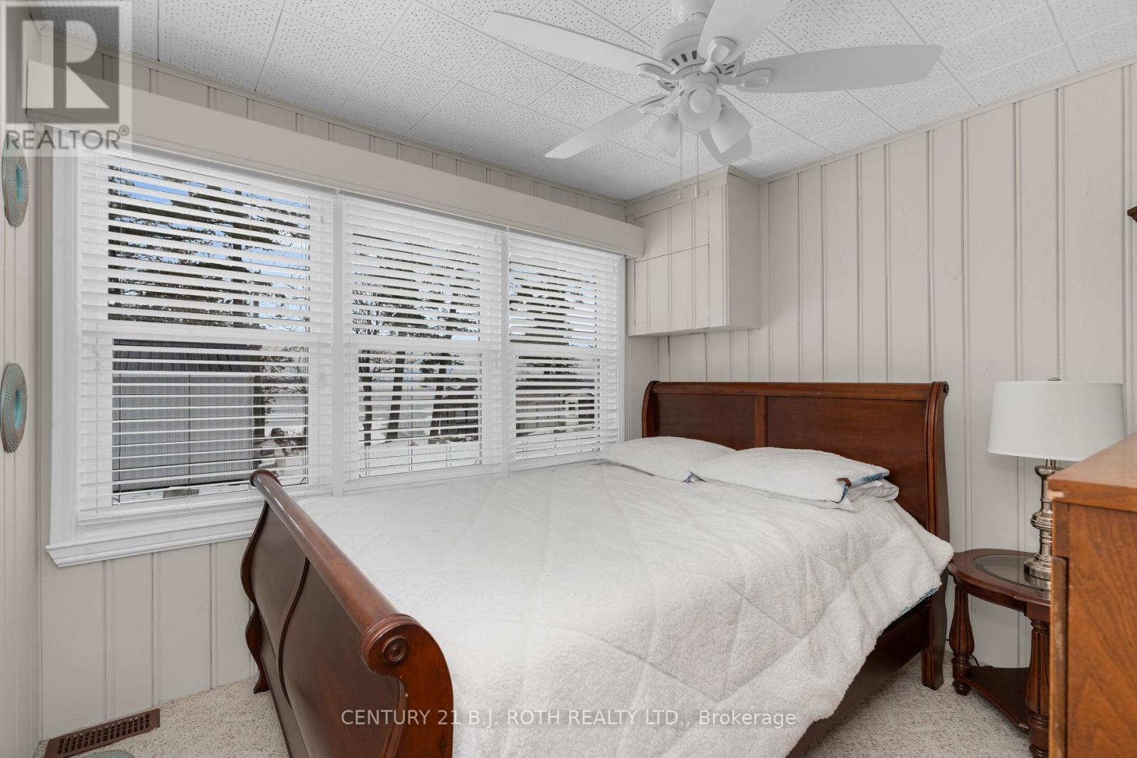 239 Avery Point Road, Kawartha Lakes, ON - Indoor Photo Showing Bedroom
