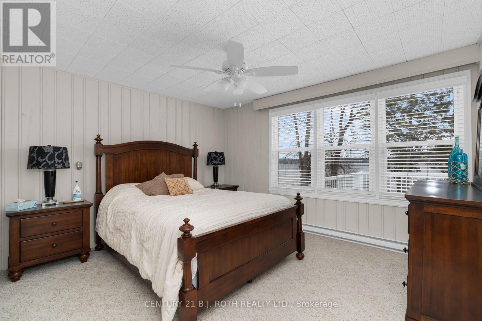 239 Avery Point Road, Kawartha Lakes, ON - Indoor Photo Showing Bedroom