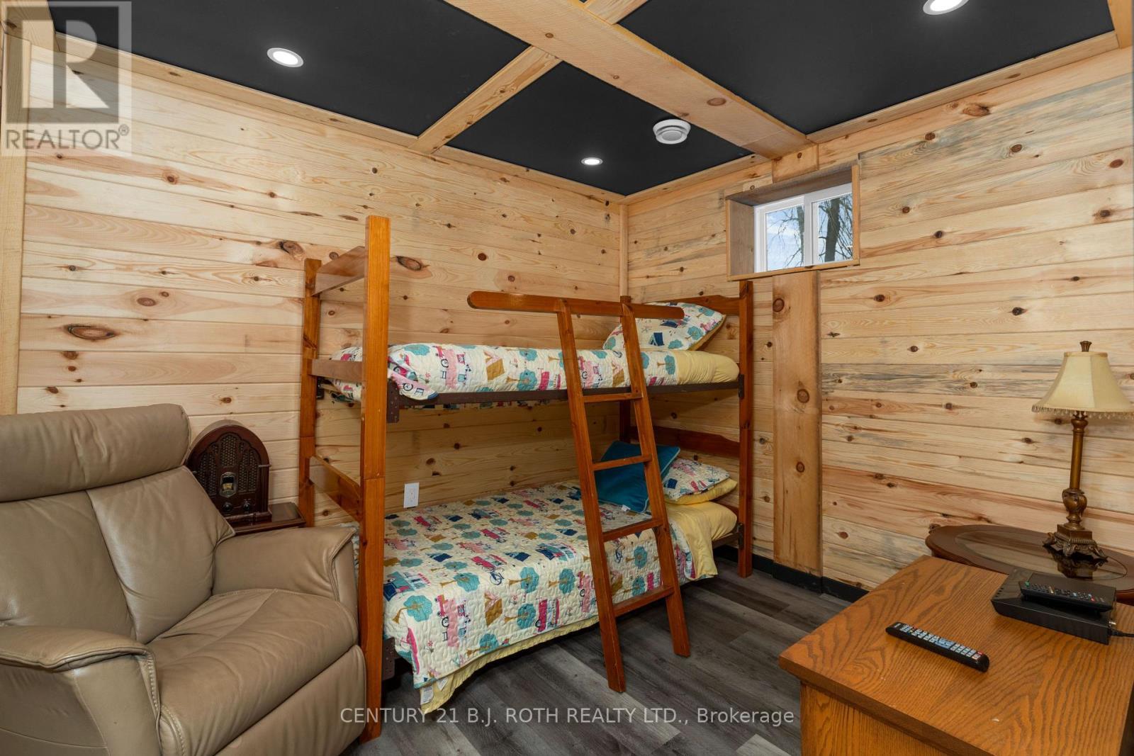 239 Avery Point Road, Kawartha Lakes, ON - Indoor Photo Showing Bedroom