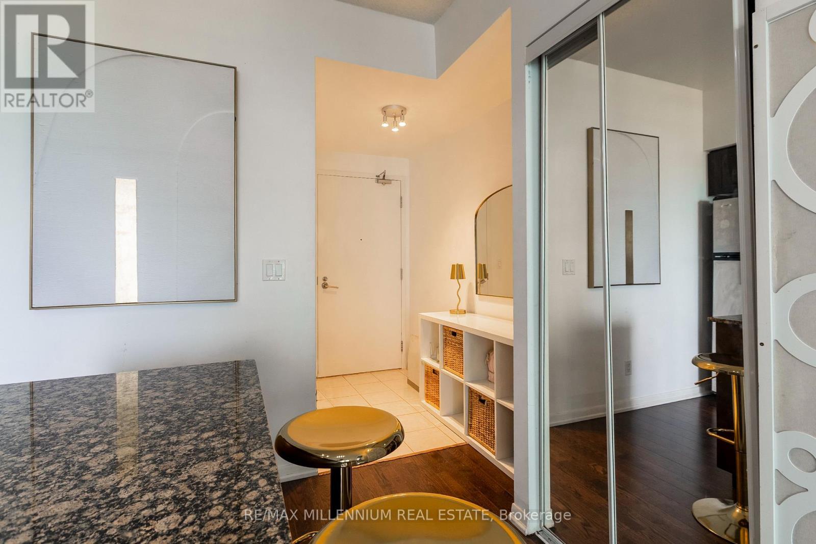 712 - 215 Fort York Boulevard, Toronto, ON - Indoor