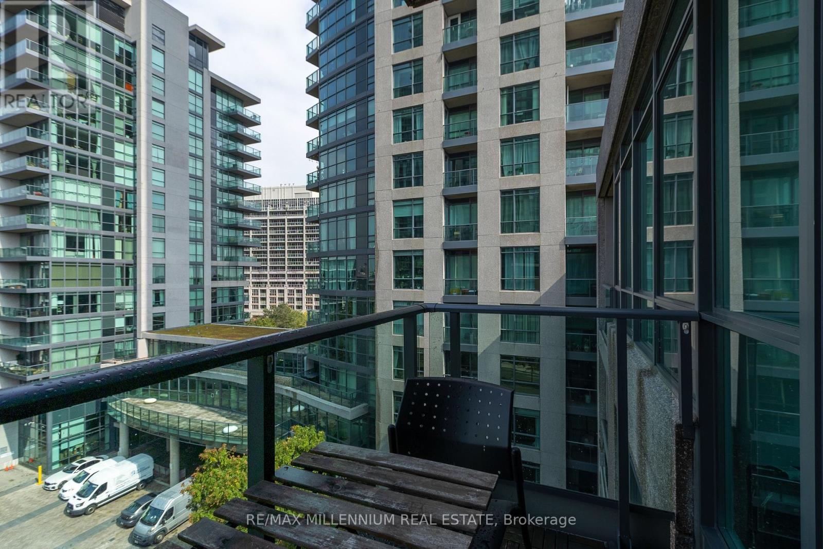 712 - 215 Fort York Boulevard, Toronto, ON - Outdoor With Facade