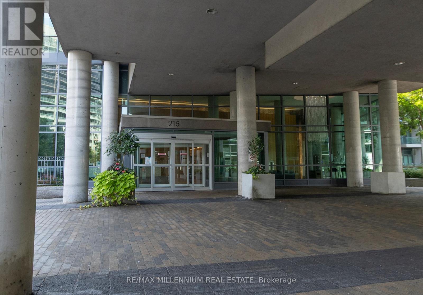 712 - 215 Fort York Boulevard, Toronto, ON - Outdoor