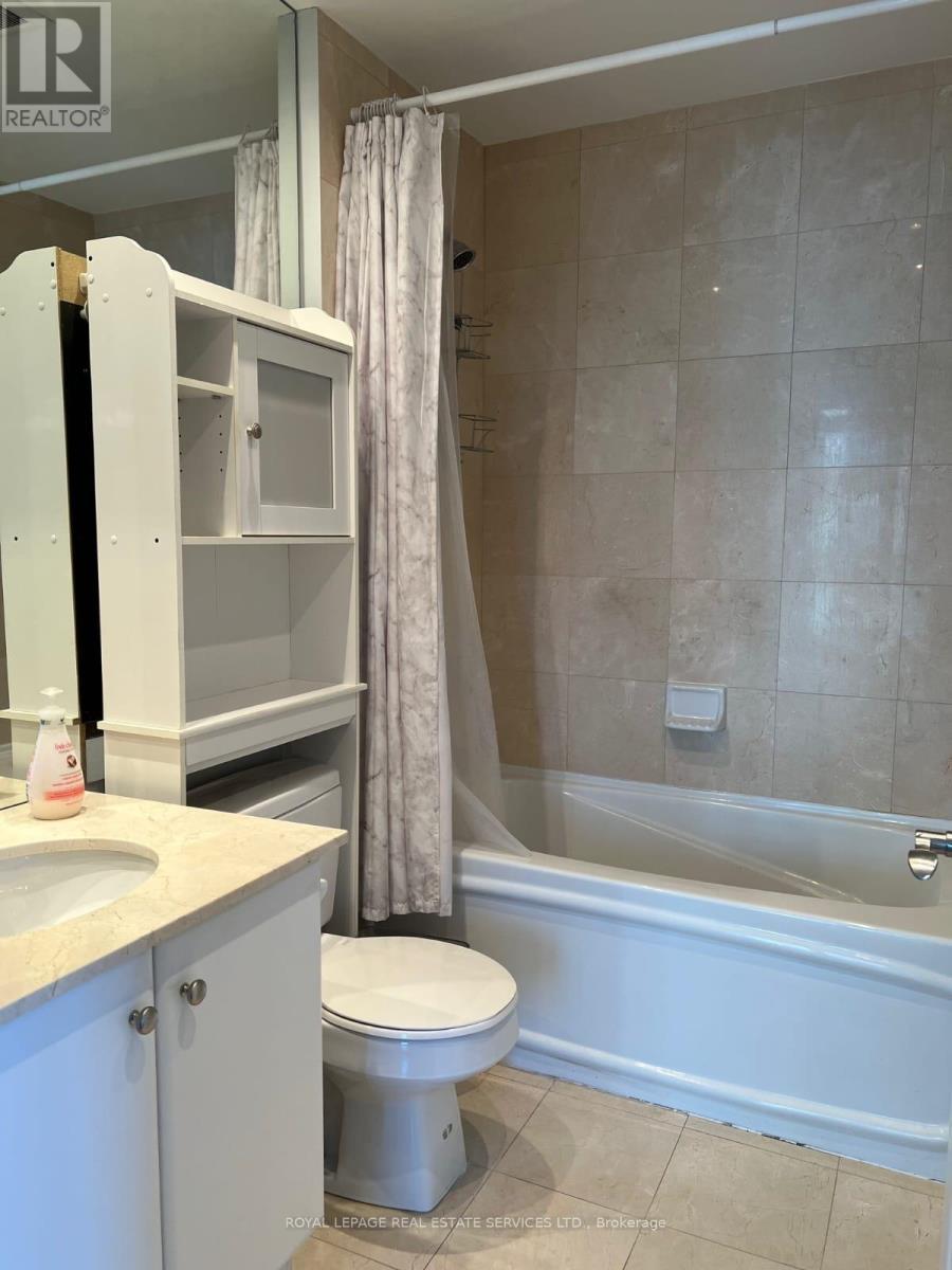 1601 - 2087 Lake Shore Boulevard W, Toronto, ON - Indoor Photo Showing Bathroom