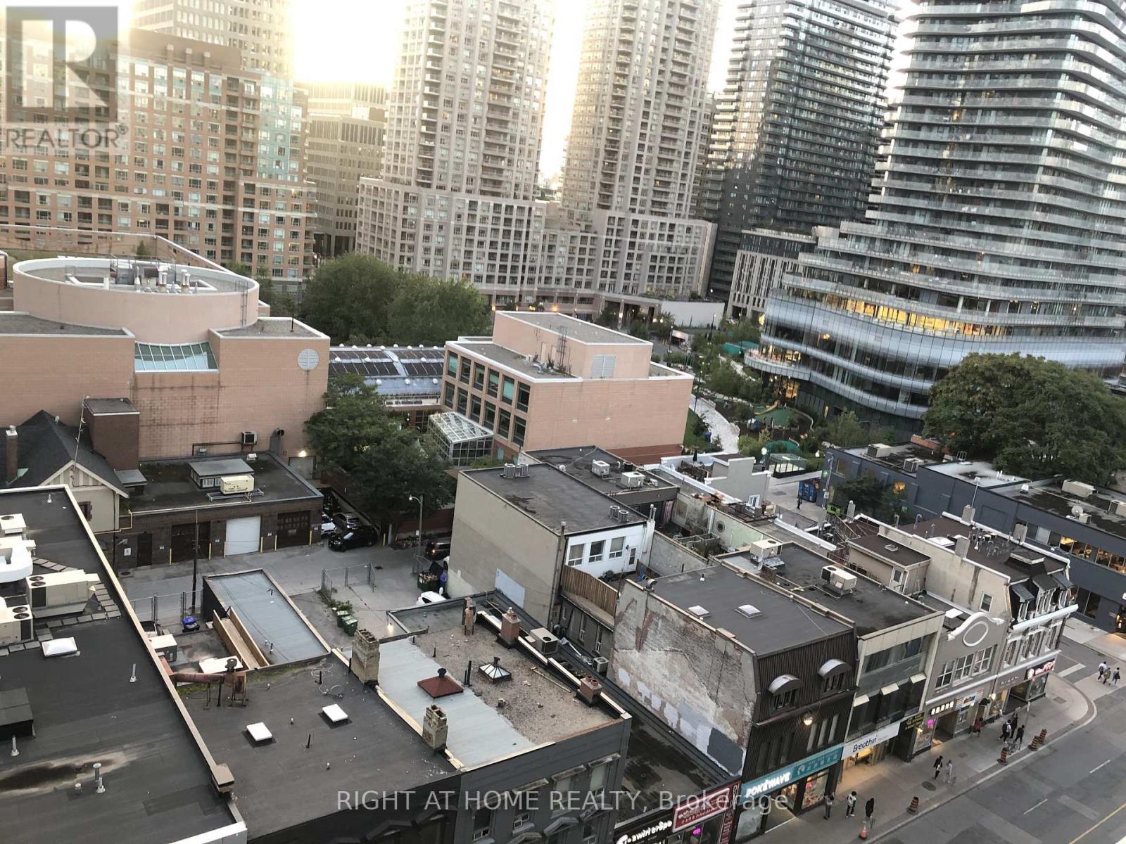 901 - 501 Yonge Street, Toronto, ON - Outdoor