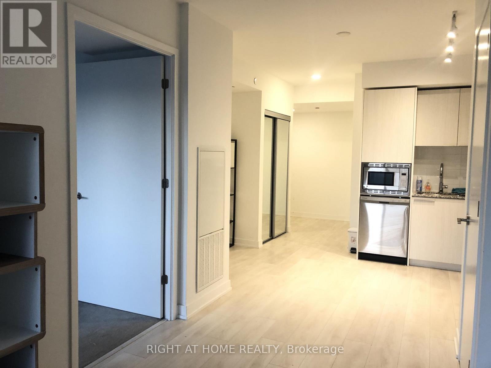 901 - 501 Yonge Street, Toronto, ON - Indoor Photo Showing Kitchen