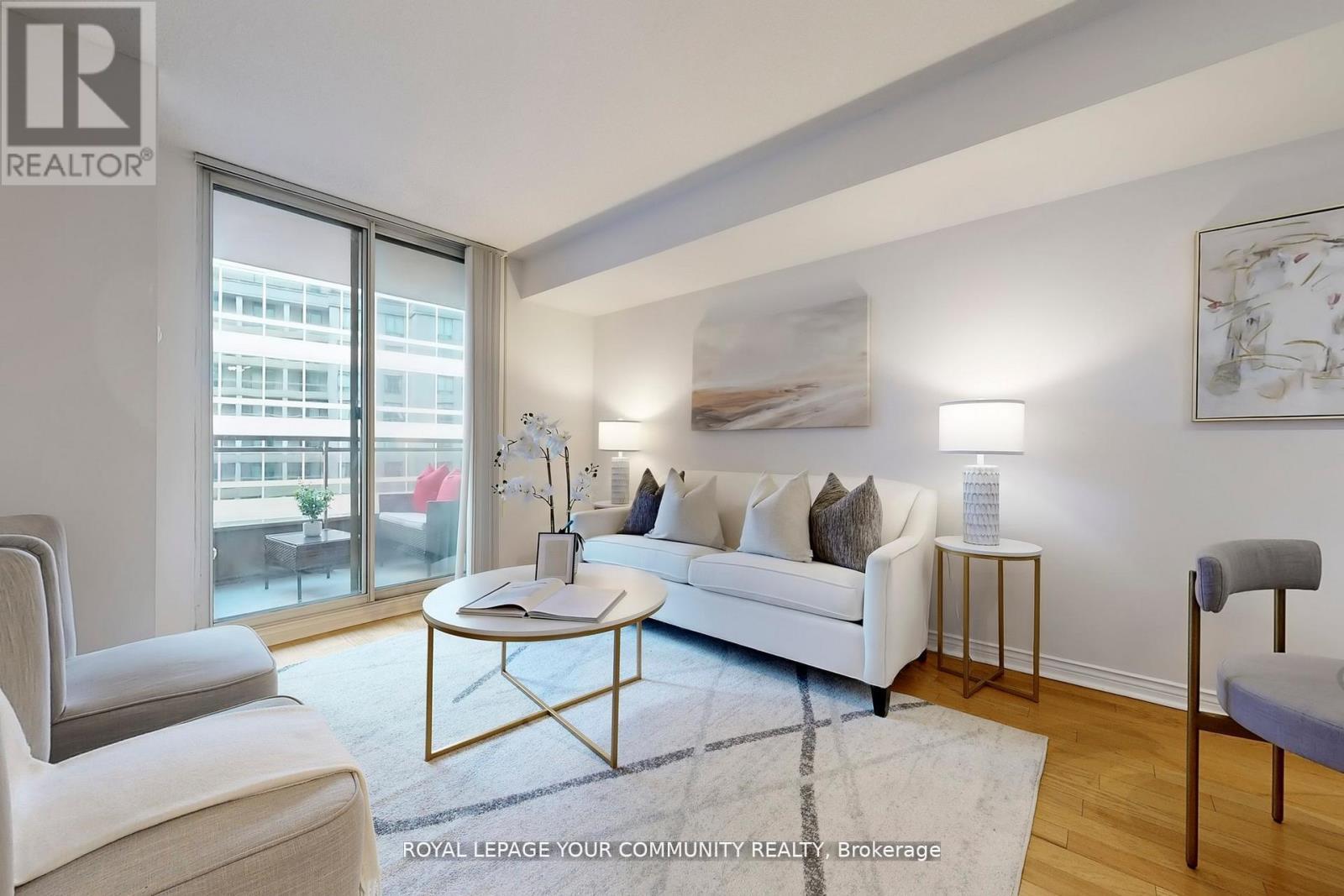 1201 - 260 Doris Avenue, Toronto, ON - Indoor Photo Showing Living Room