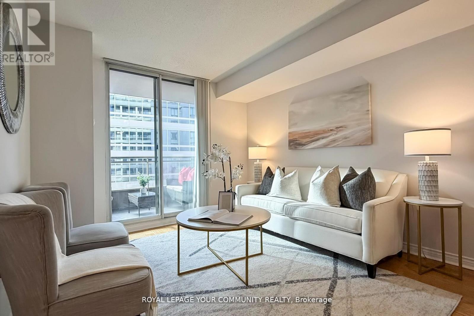 1201 - 260 Doris Avenue, Toronto, ON - Indoor Photo Showing Living Room