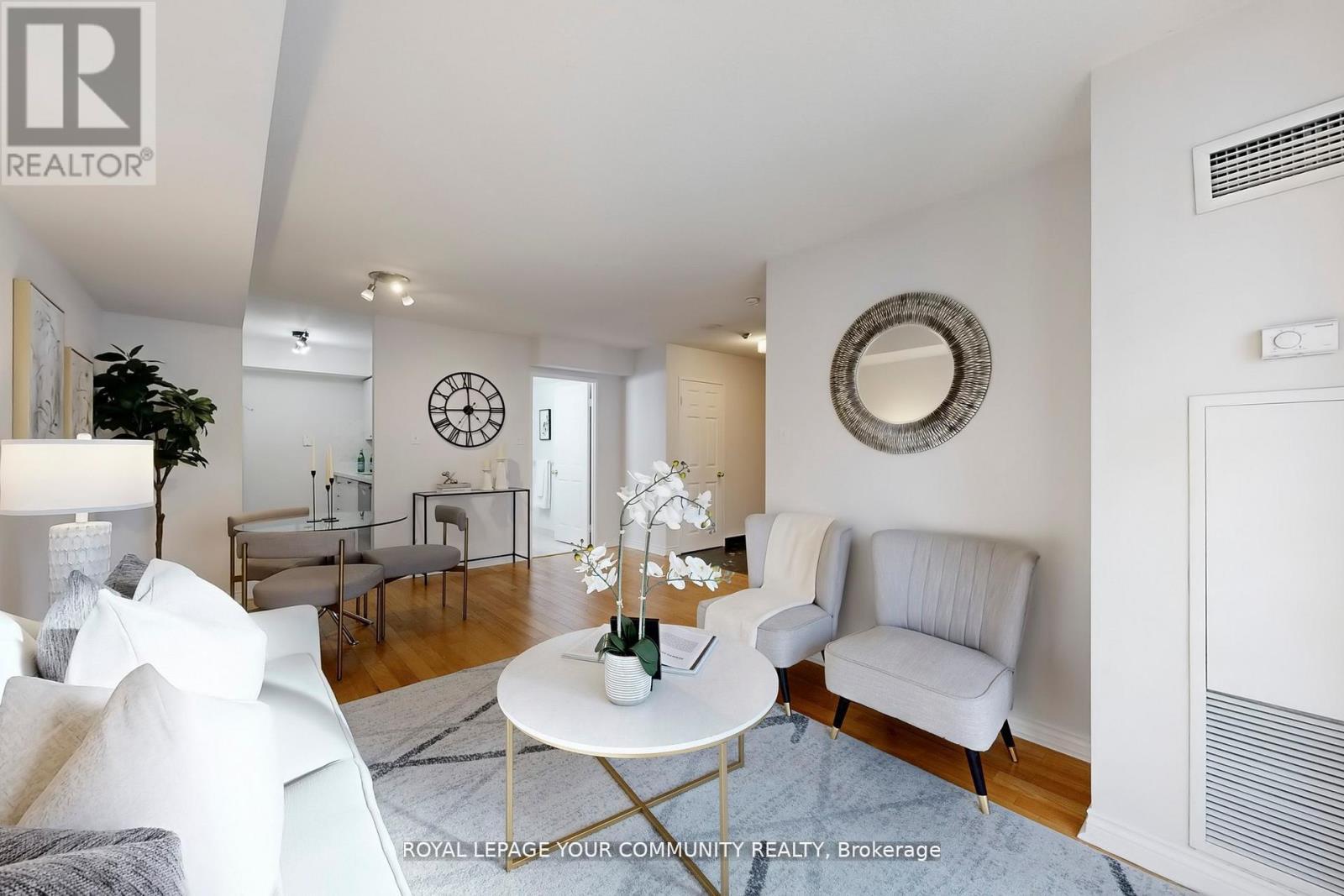 1201 - 260 Doris Avenue, Toronto, ON - Indoor Photo Showing Living Room