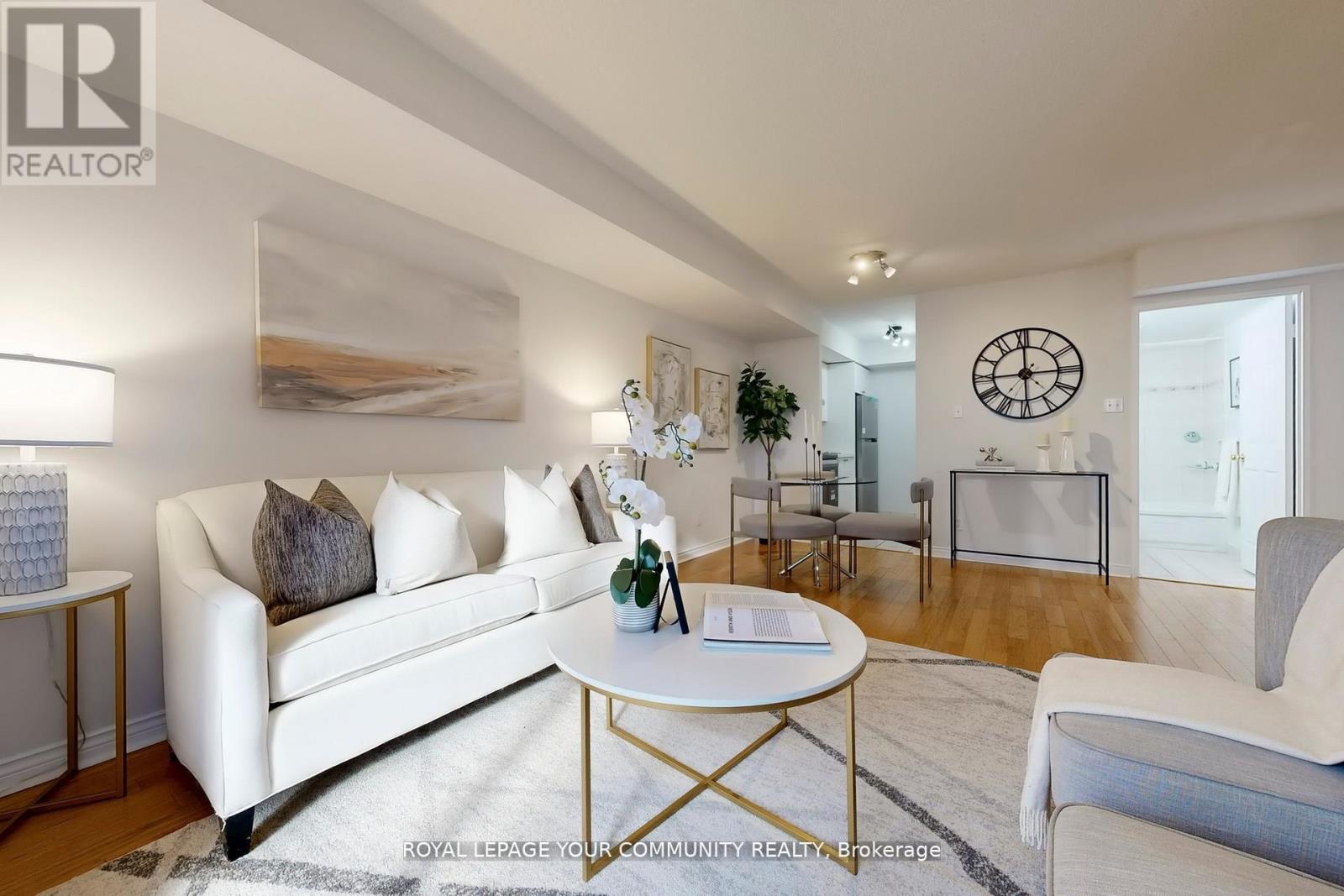 1201 - 260 Doris Avenue, Toronto, ON - Indoor Photo Showing Living Room
