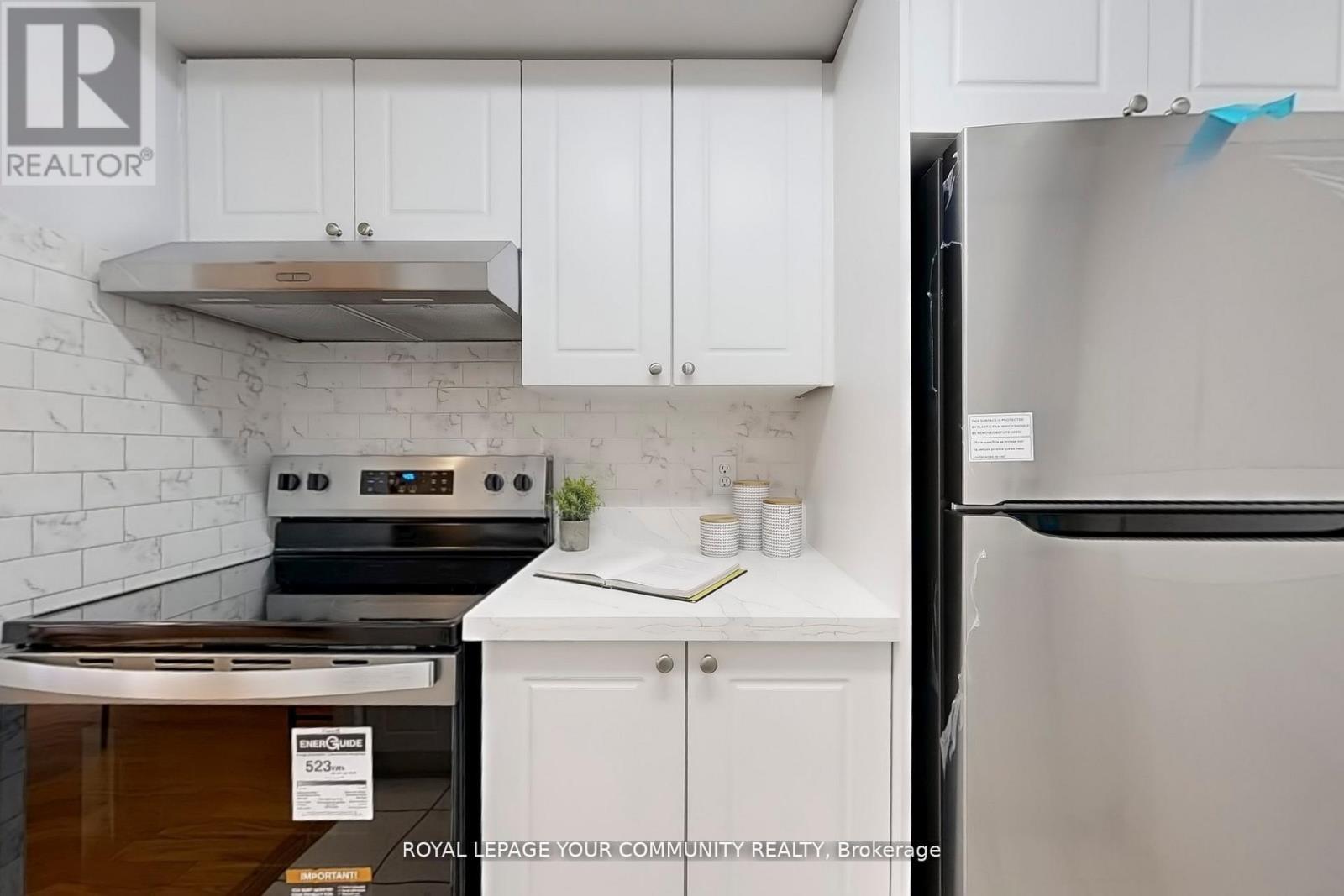 1201 - 260 Doris Avenue, Toronto, ON - Indoor Photo Showing Kitchen
