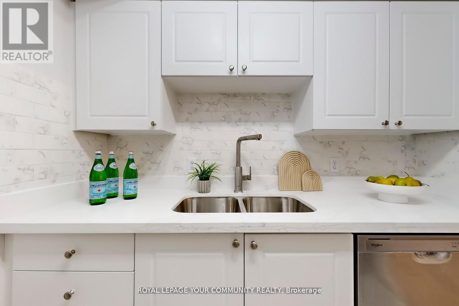 1201 - 260 Doris Avenue, Toronto, ON - Indoor Photo Showing Kitchen With Double Sink