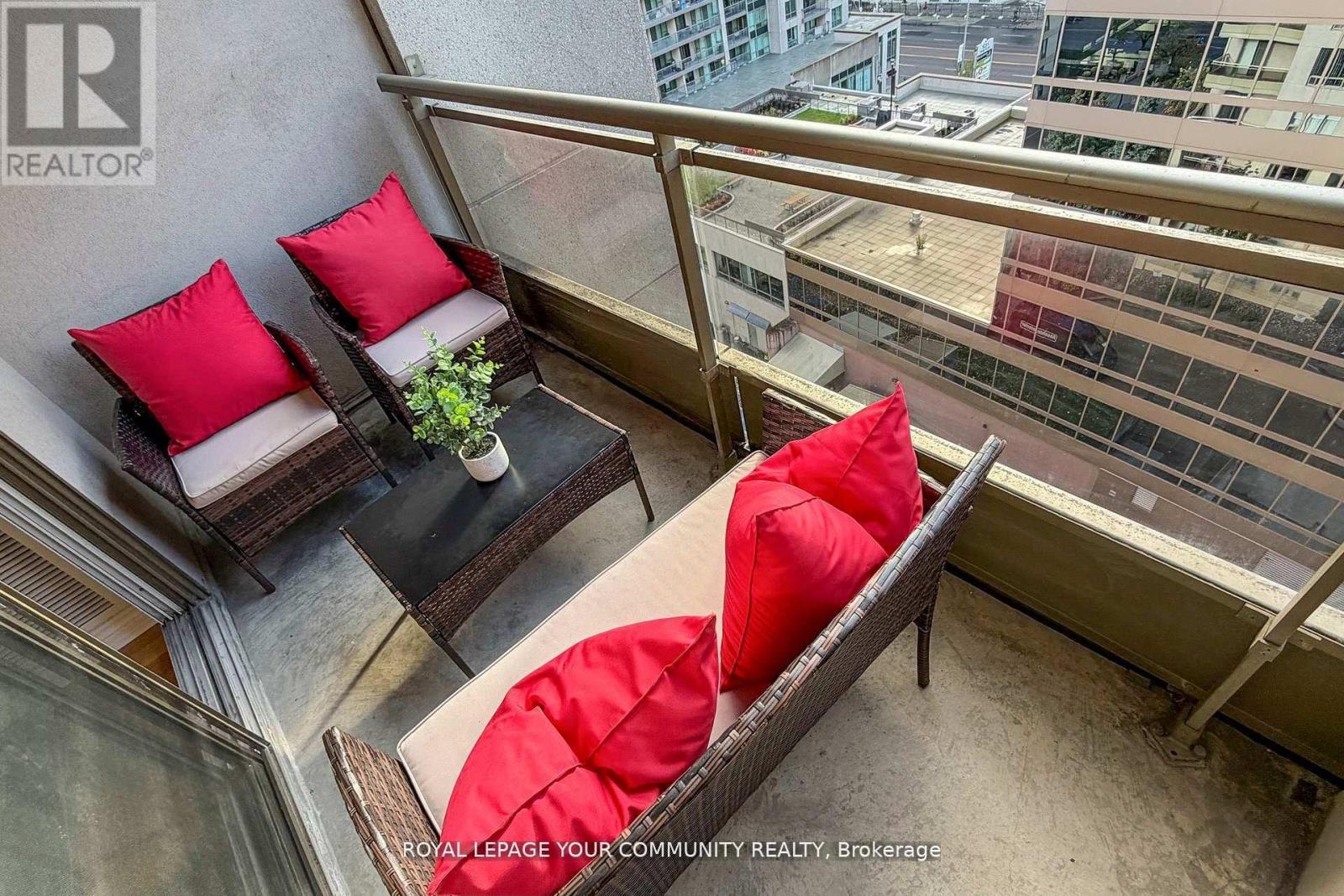 1201 - 260 Doris Avenue, Toronto, ON - Outdoor