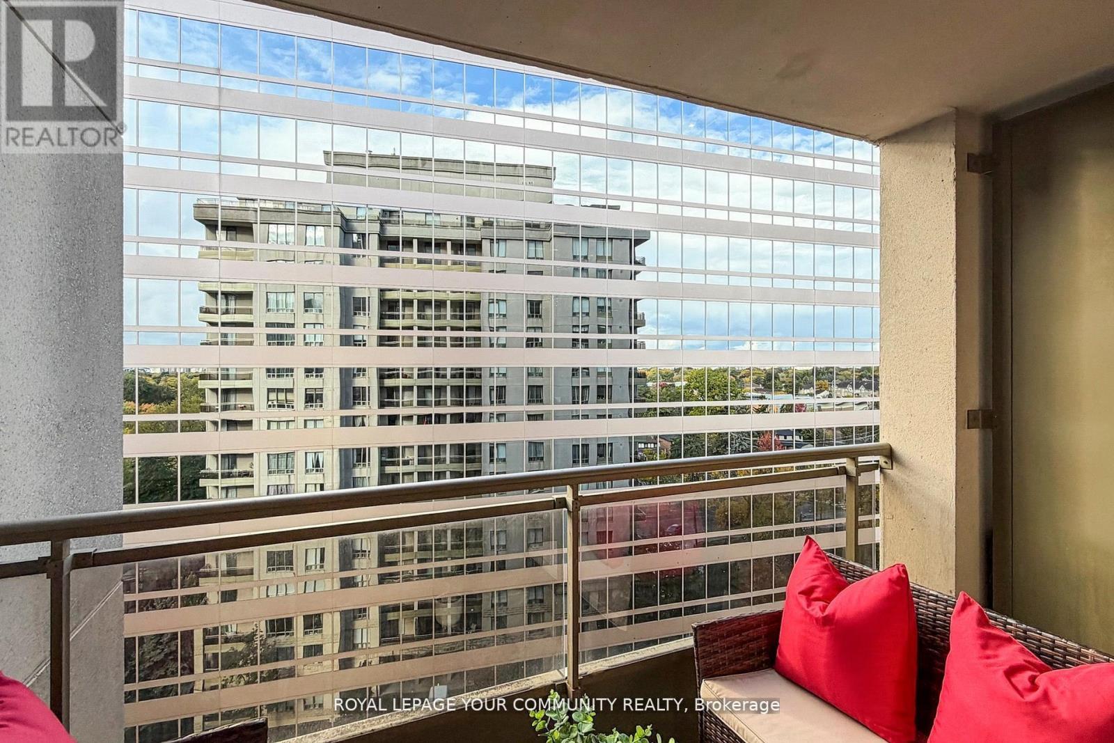 1201 - 260 Doris Avenue, Toronto, ON - Indoor Photo Showing Other Room