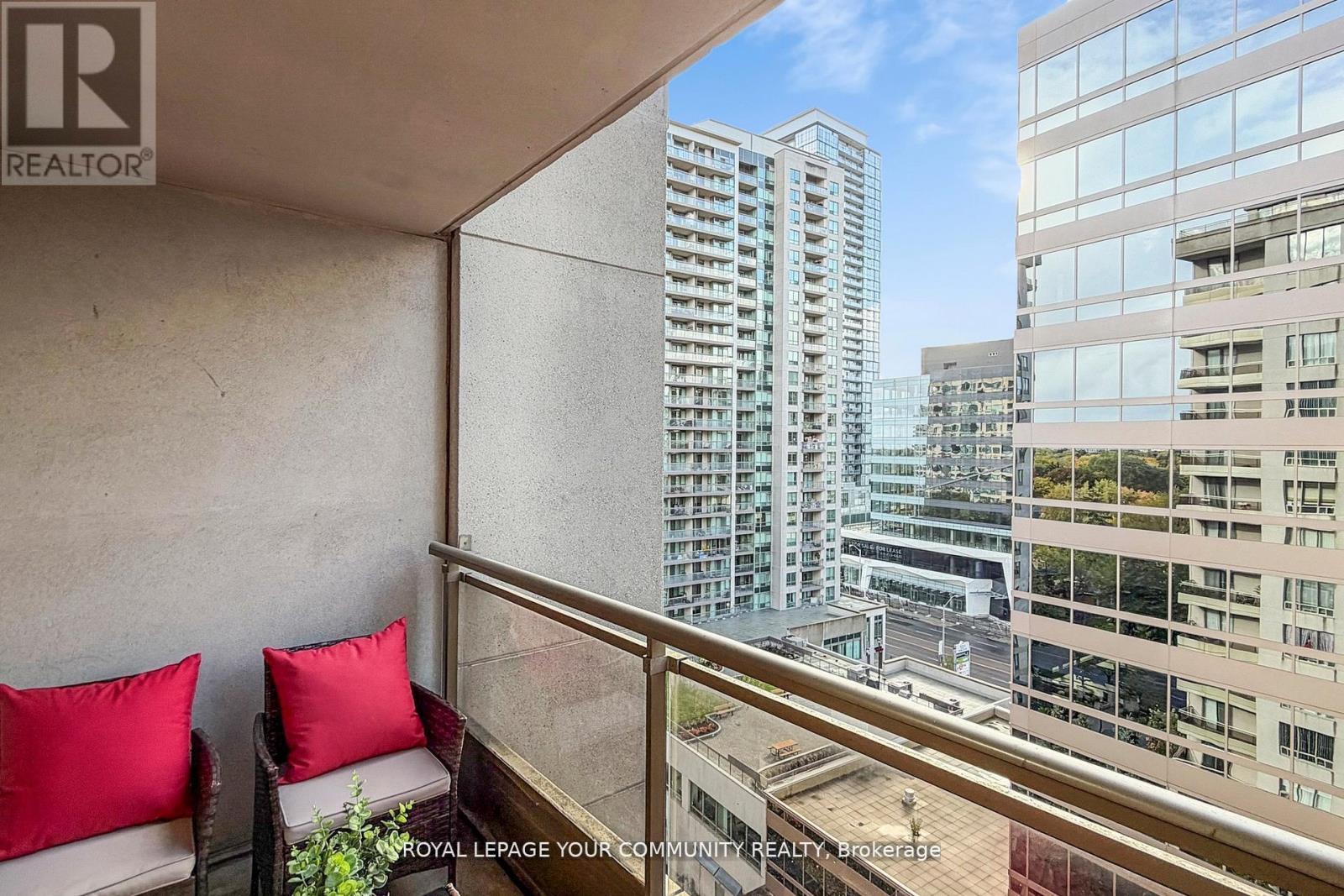 1201 - 260 Doris Avenue, Toronto, ON - Outdoor