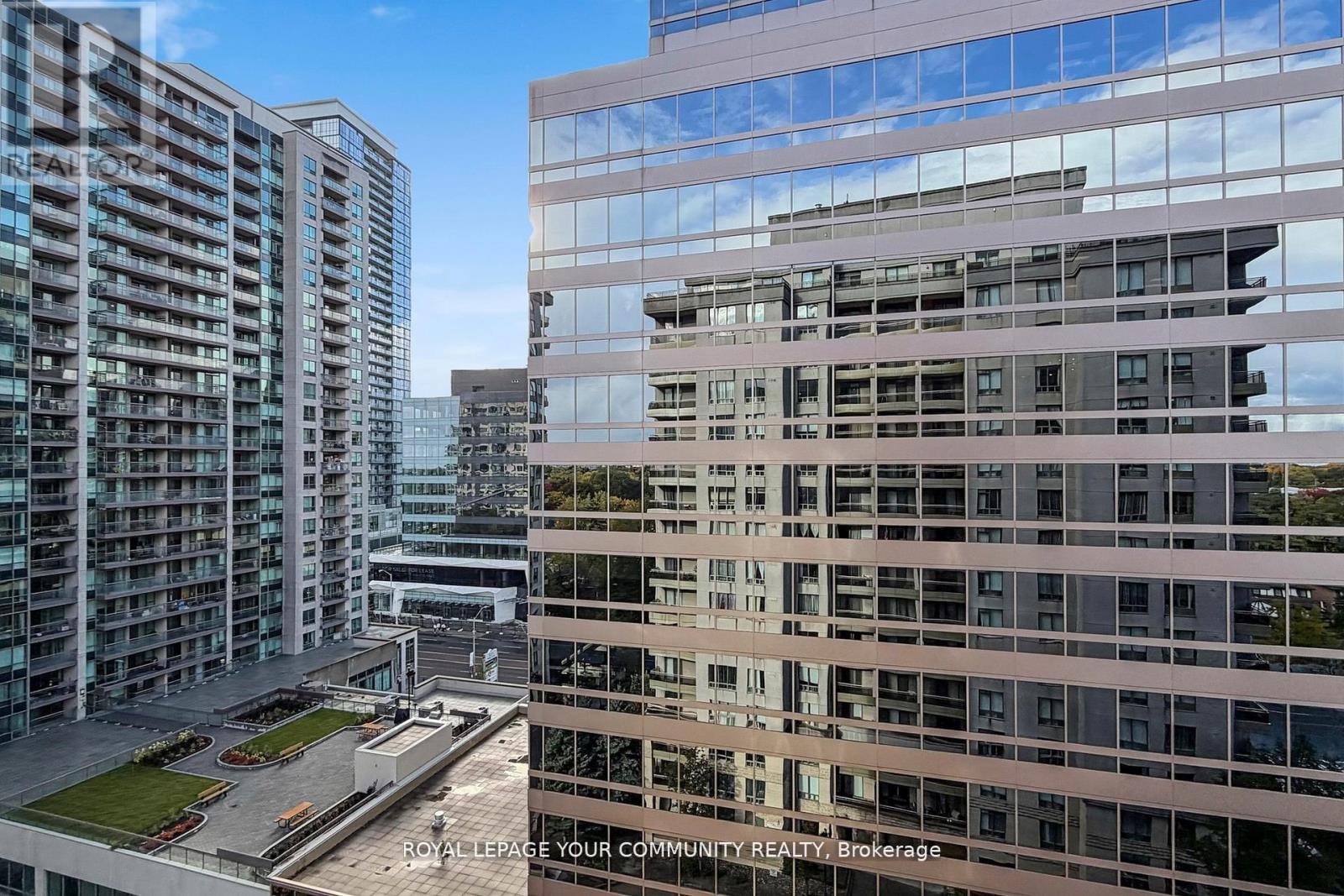 1201 - 260 Doris Avenue, Toronto, ON - Outdoor