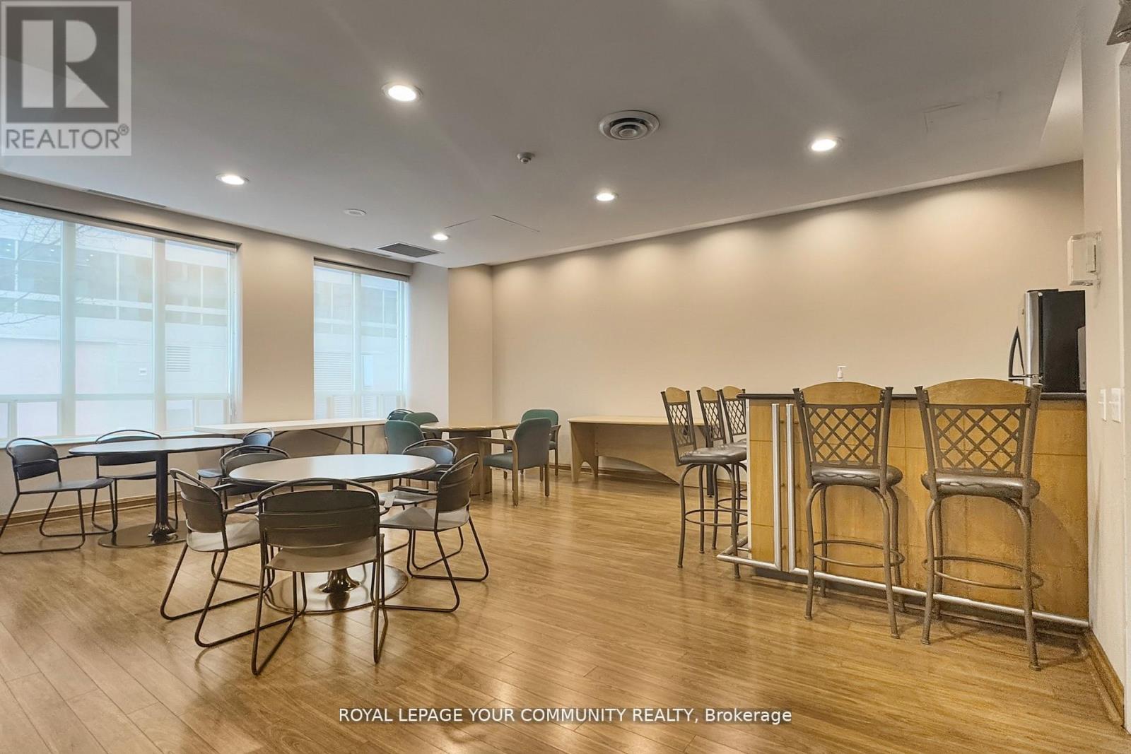 1201 - 260 Doris Avenue, Toronto, ON - Indoor Photo Showing Dining Room