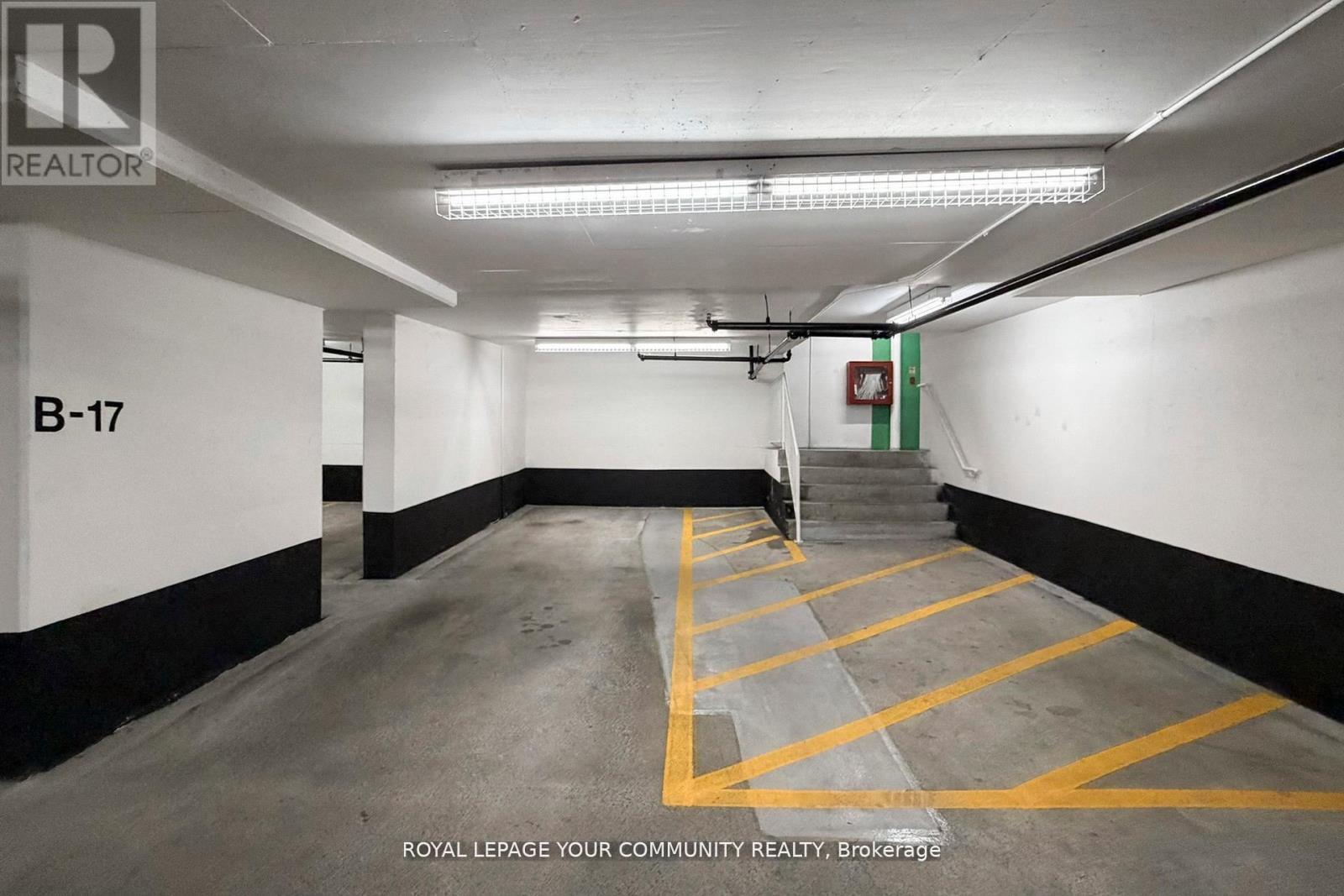 1201 - 260 Doris Avenue, Toronto, ON - Indoor Photo Showing Garage