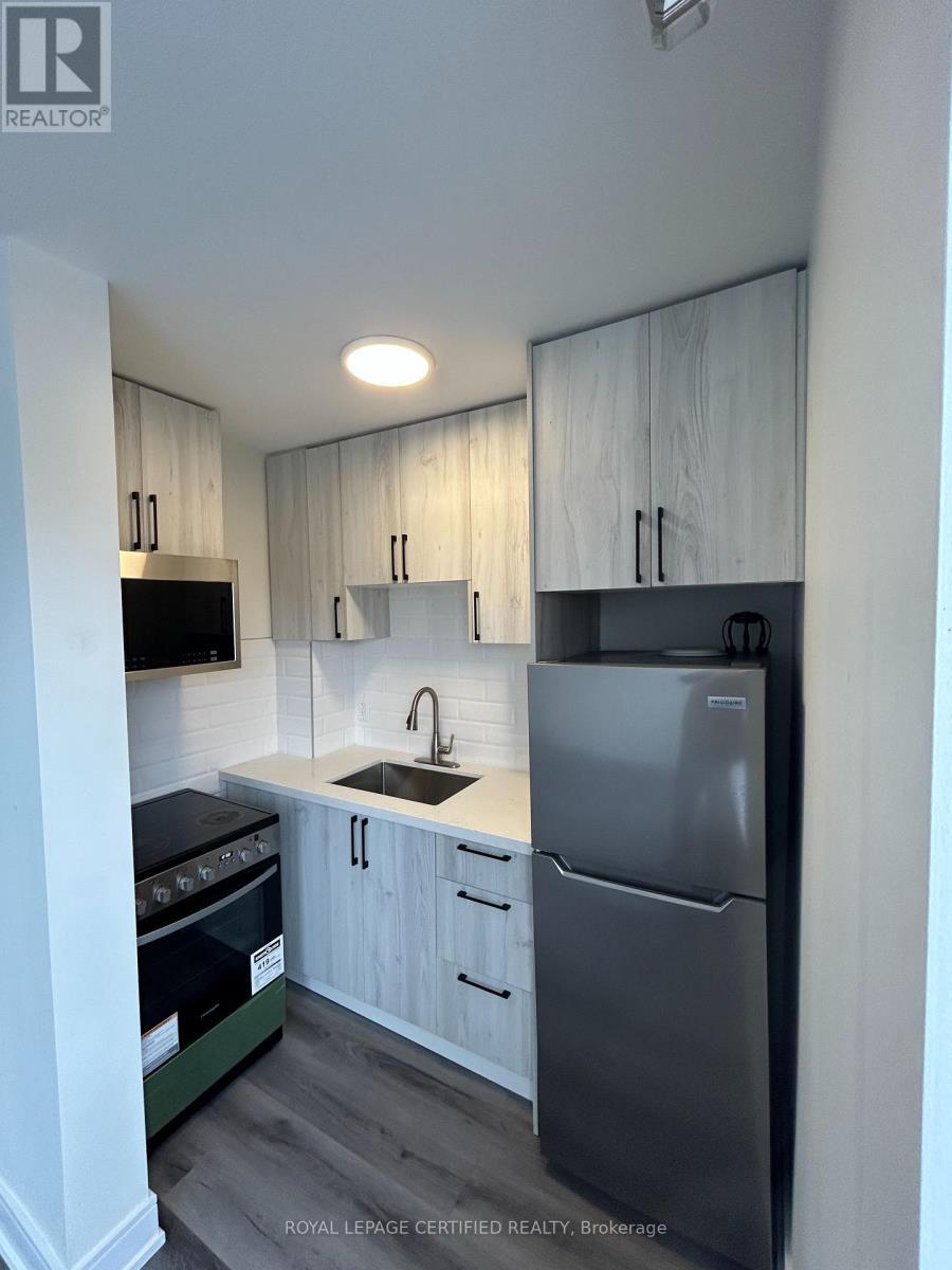 26 - 3464 Yonge Street, Toronto, ON - Indoor Photo Showing Kitchen