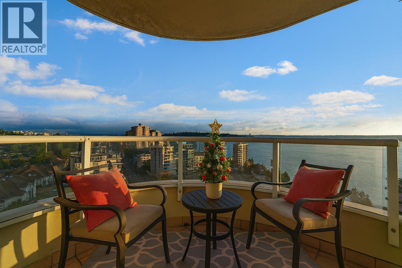 1601 2203 Bellevue Avenue, West Vancouver, BC - Outdoor With View