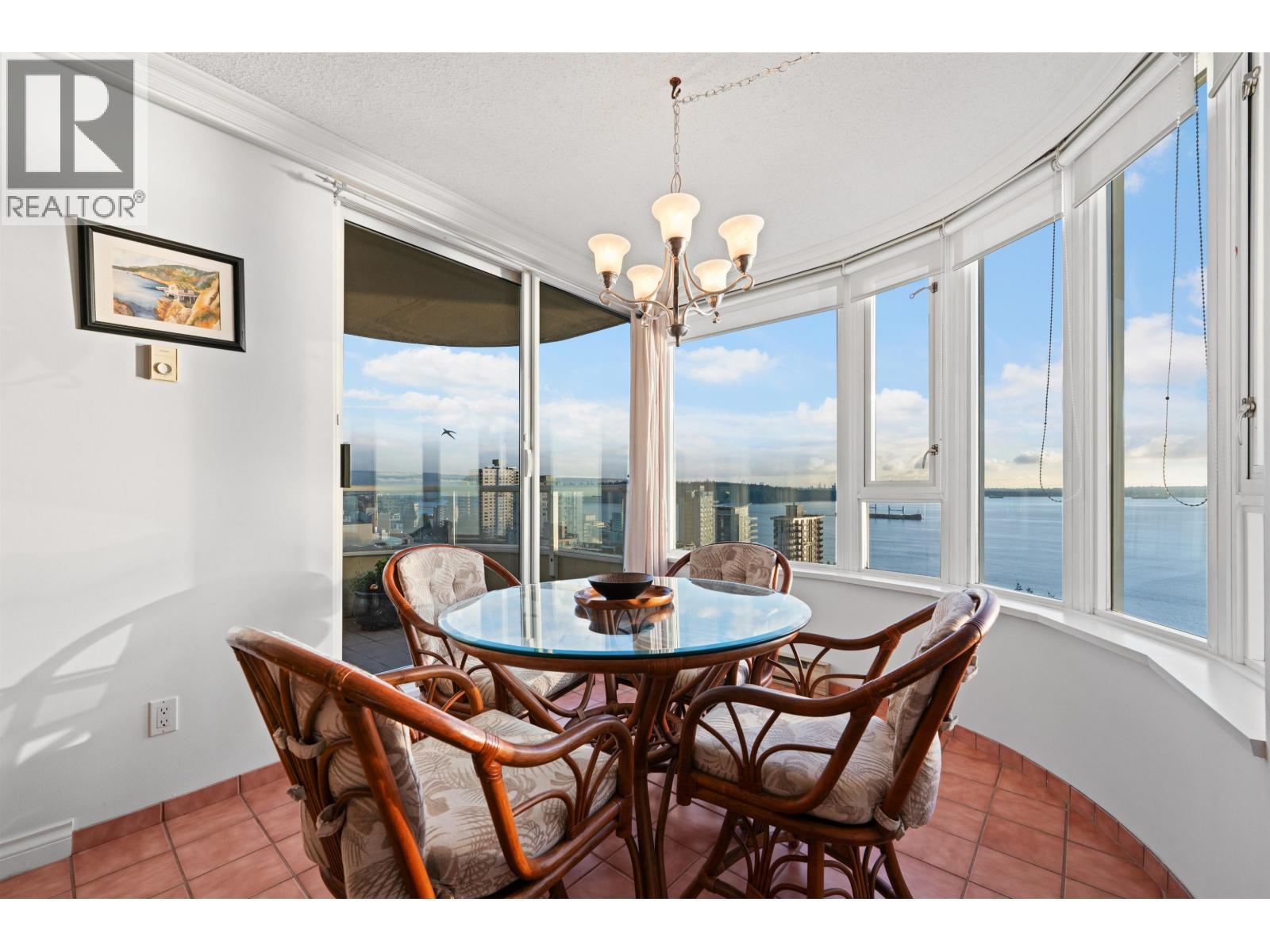 1601 2203 Bellevue Avenue, West Vancouver, BC - Indoor Photo Showing Dining Room