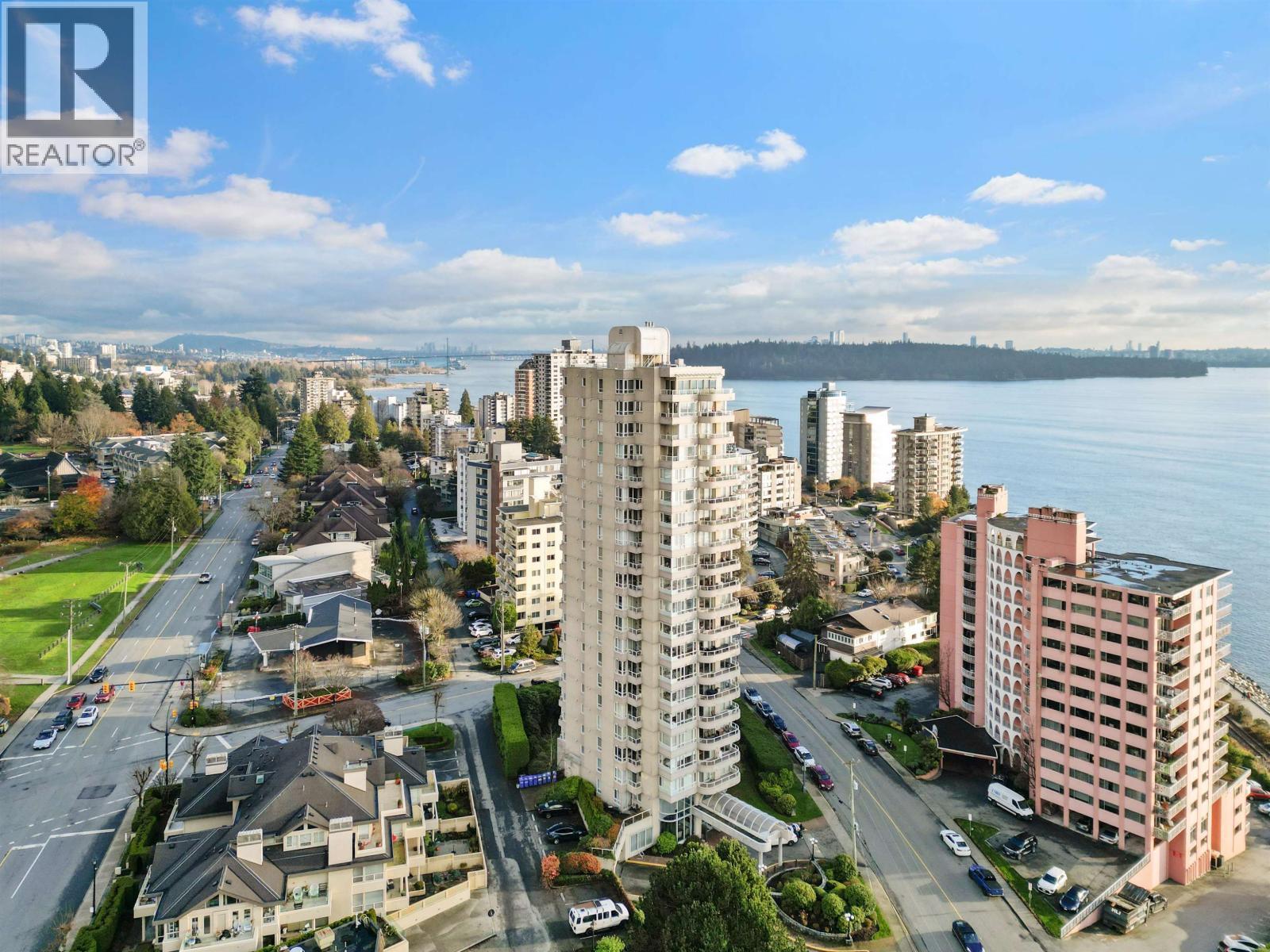 1601 2203 Bellevue Avenue, West Vancouver, BC - Outdoor With Body Of Water With View